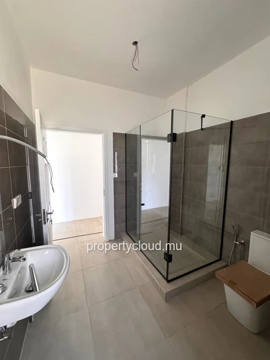 Quatre Bornes for sale magnificent and new 3 bedroom apartment project located not far from Saint-Jean road.