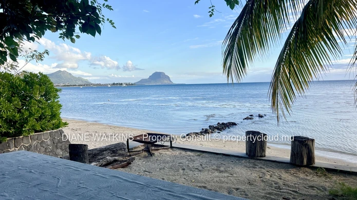 Rare 3-Bedroom Beachfront Villa for Rent in La Preneuse