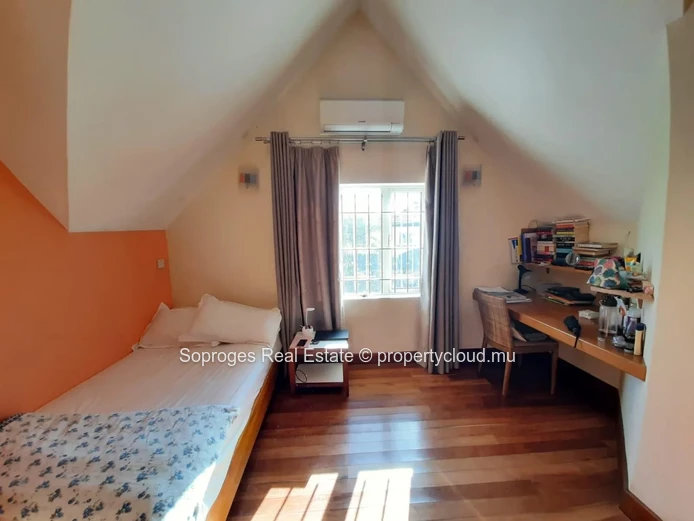 Charming House in Quatre Bornes