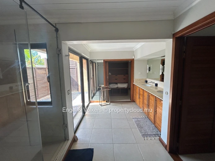 For Rent – Spacious 3-Bedroom Villa with Private Pool in a Secure Residence, Pereybere