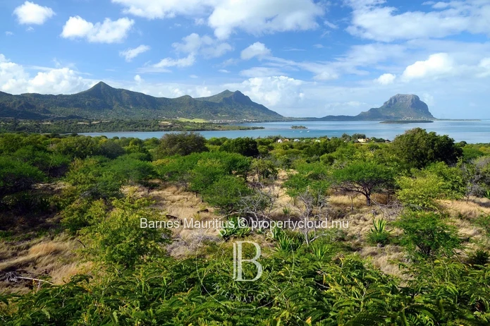BLACK RIVER - Residential Land - 1935 m²