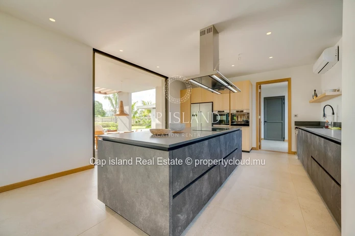 Anahita - Luxurious 660 sqm villa, golf and beach access