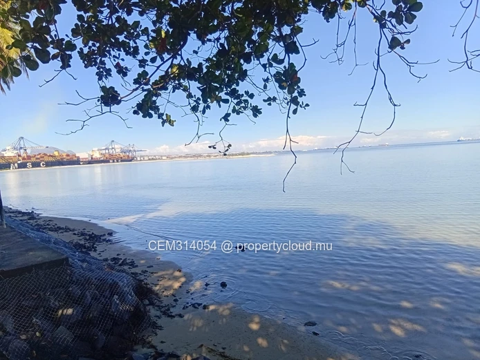 Propriété Pieds Dans L'eau En Toute Propriété – Baie Du Tombeau