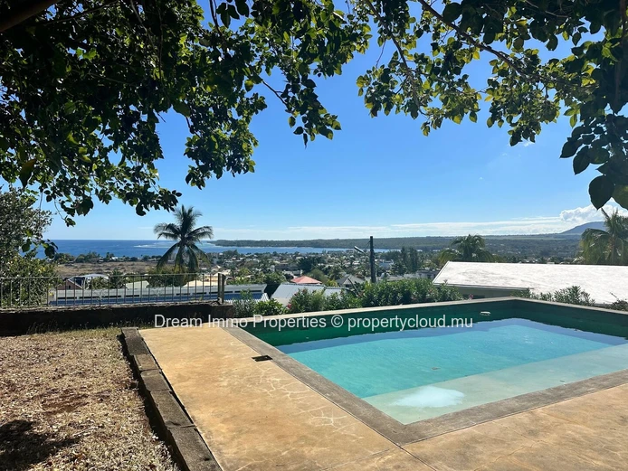 Élégante villa de caractère de 3 chambres avec vue panoramique mer et montagne à Tamarin – Ile Maurice