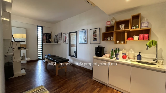 Bureau de 152 m² à vendre à Ébène