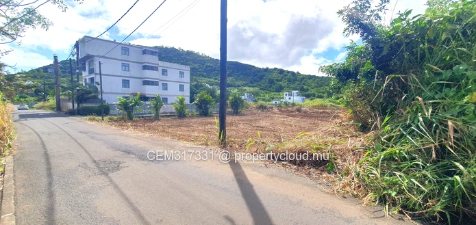 20,68 Perches Terrain Résidentiel & Commercial en Toute Propriété à Vendre – Paillote, Vacoas