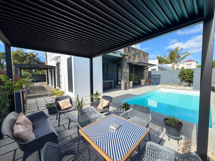 For Rent - A 300 Sqm 3-Bedroom Villa In Calodyne, Minutes Walk From The Beach