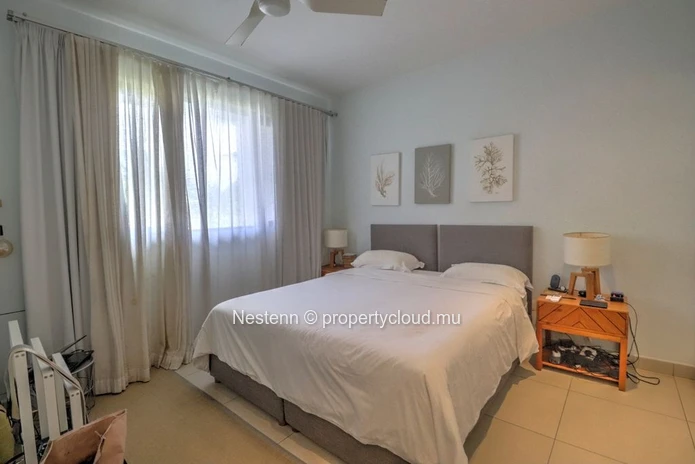 Modern and well-designed 3-bedroom penthouse a few minutes walk from the beach