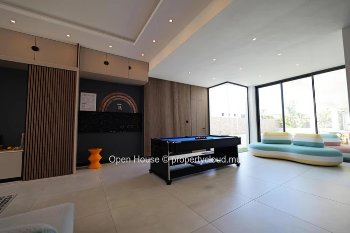 PDS villa for sale in Grand Baie, 214m² living space, 527m² land, 3 bedrooms, private pool, luxurious interior and ex...