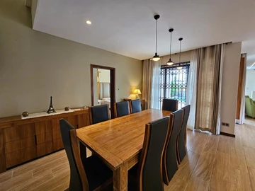 6 Bedroom House