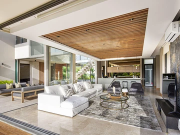 5 Bedroom Villa