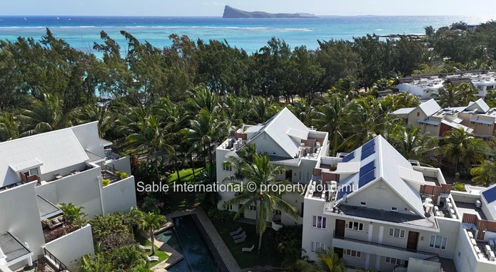Luxurious Beachfront Penthouse in Péreybère with Easy Sea Acess and Resort-style Amenities! 