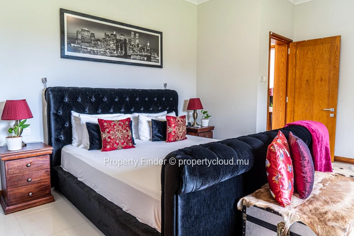 Sophisticated 5 Bedroom Villa in Black River