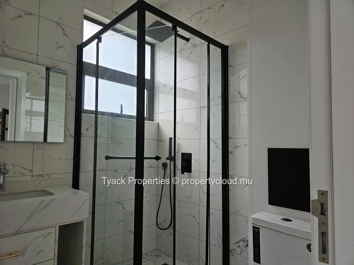 Contemporary Penthouse in Grand Baie – Exclusive R+2 Residence