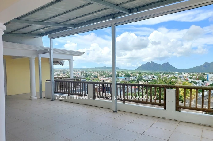CANDOS: Luxury 4 bedroom house
