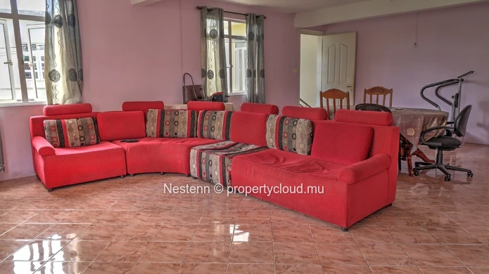 Spacious 3-bedroom duplex apartment 