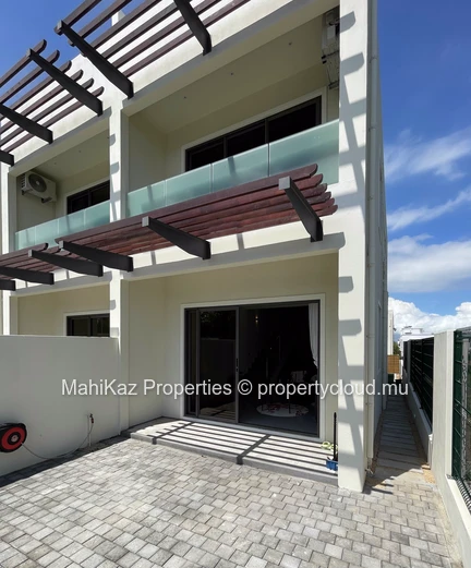 Luxurious Duplex for Rent in Ruisseau Palmyre, Flic en Flac – Rooftop Sea View & Le Morne Panorama 