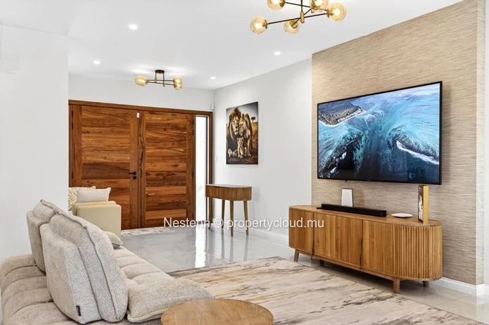 Sleek 3 en-suite bedroom villa 