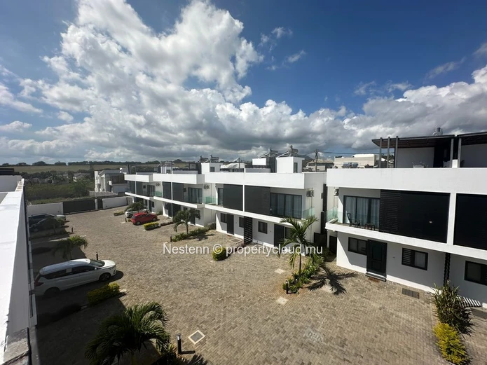 Modern 3-bedroom duplex with private pool 