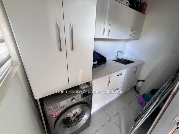 Duplex for rent in Flic en Flac, 3 bedrooms, private pool.