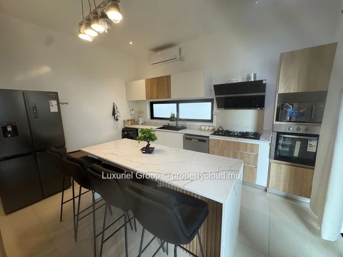 Villa contemporaine avec jacuzzi à Trou aux Biches