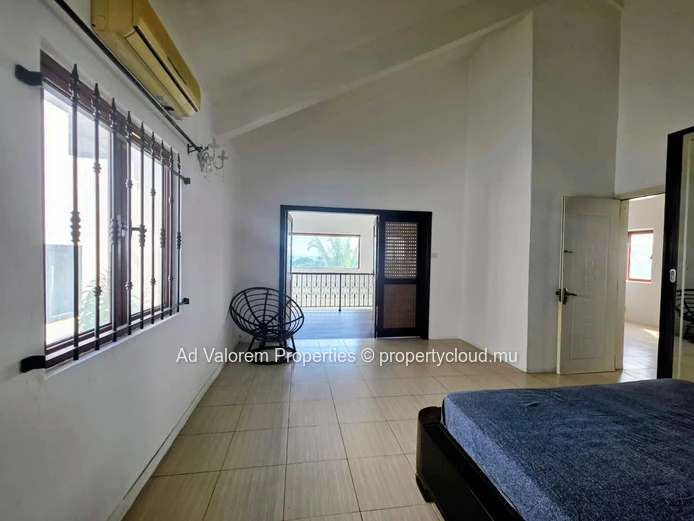 For Sale – Stunning 370 m² Home with Sea View