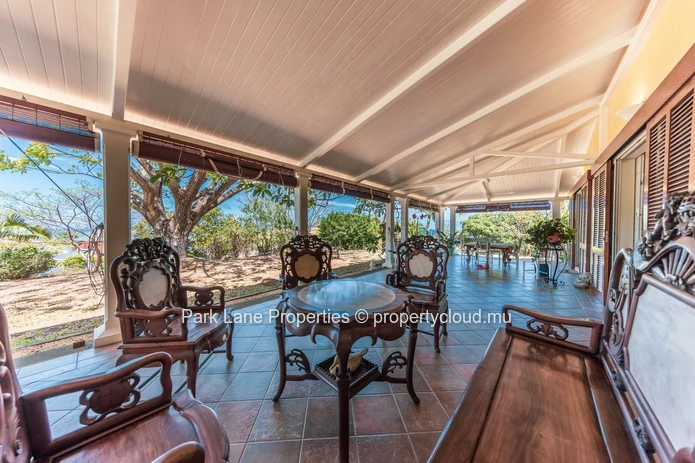Belle maison au style authentique dans un écrin de verdure avec vue sur le morne