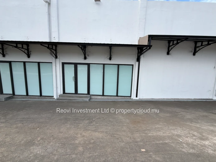 Entrepôt individuel avec une hauteur sous plafond de 6 m au centre de Coromandel
