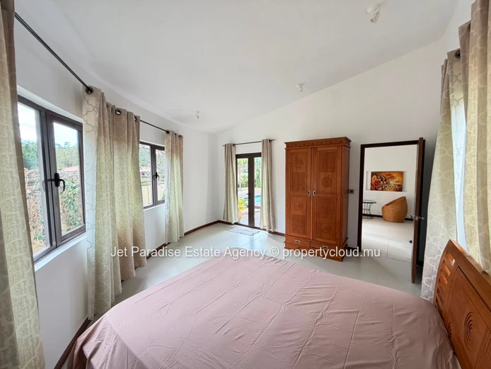 Stunning 4-Bedroom Villa with pool