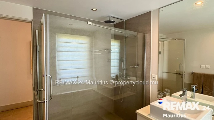 Luxury Penthouse with Exceptional Sea Views in Bain Boeuf