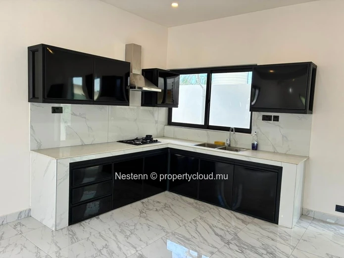 Villa moderne neuve avec 3 suites, piscine et grand jardin – Proche de Chemin Vingt Pieds, Péreybère 