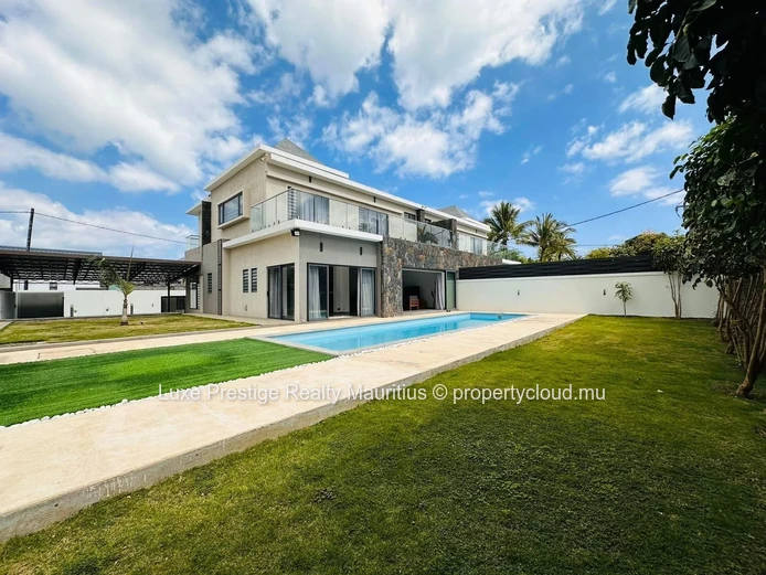 Long-Term Rental – Villa with Private Pool – Pereybère