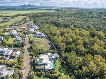5 Bedroom Villa