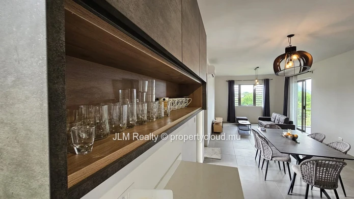 Contemporary apartment with access to a shared pool for sale in Cascavelle, Mauritius, close to all amenities