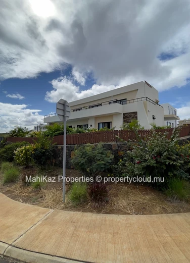 Luxurious Villa for Sale in Jardin d'Anna-2, Flic en Flac, Mauritius – Elegant Living with Panoramic Sea Views