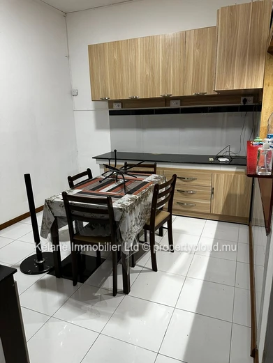 Maison Familiale de 4 Chambres avec Garage et CCTV à Beau Vallon – Rs 4,8M
