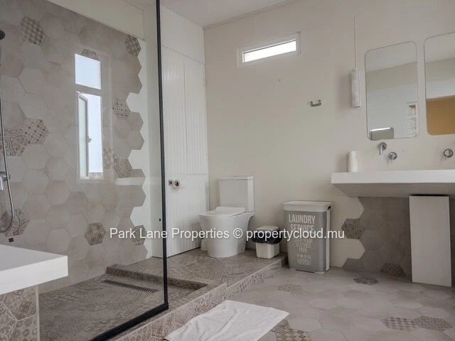 Appartement moderne et bien entretenu de 2 chambres avec terrasse à Floréal