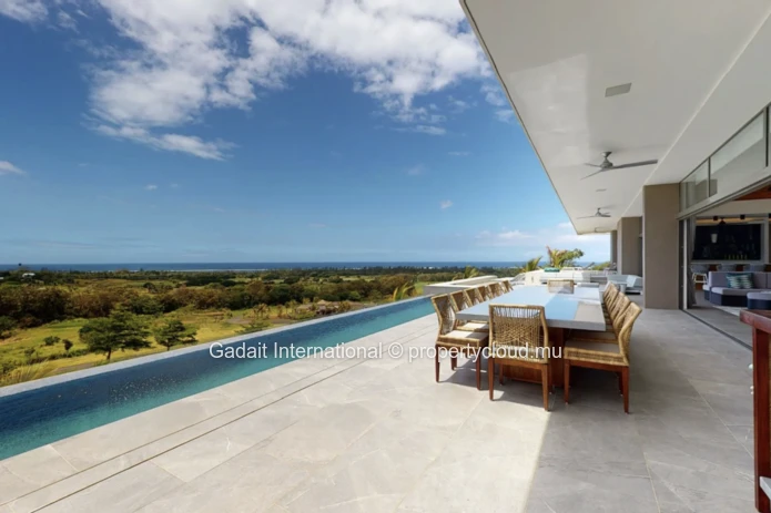 Villa de Luxe à Vendre à Bel Ombre – Vue Mer Panoramique et Accès Golf d'Exception