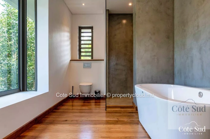 For sale - Prestigious architect-designed villa in Anahita