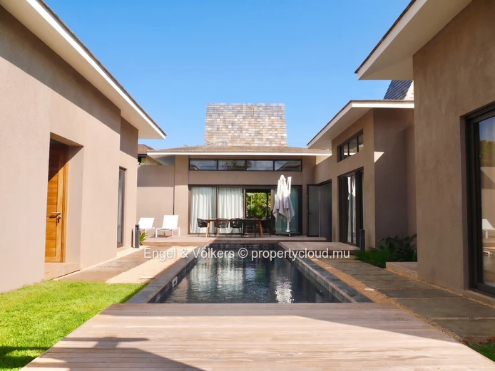 Tropical Luxury Living on the North-West Coast