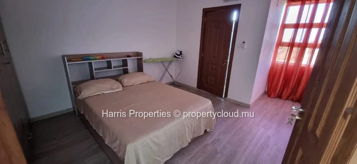 Nouveau duplex moderne à louer dans une résidence sécurisée avec piscine partagée à Pereybère