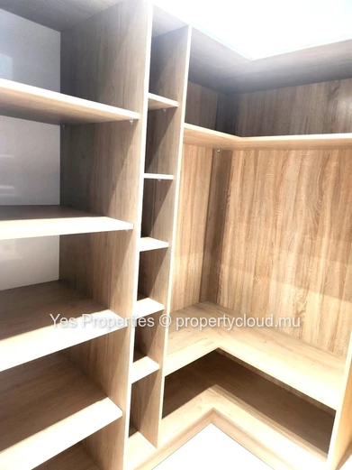 FOR SALE :  5-Bedroom Townhouse – Floréal – Rs – CALL 