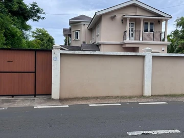 6 Bedroom House