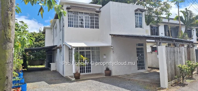 Maison à vendre à Vacoas - Idéale pour 2 familles