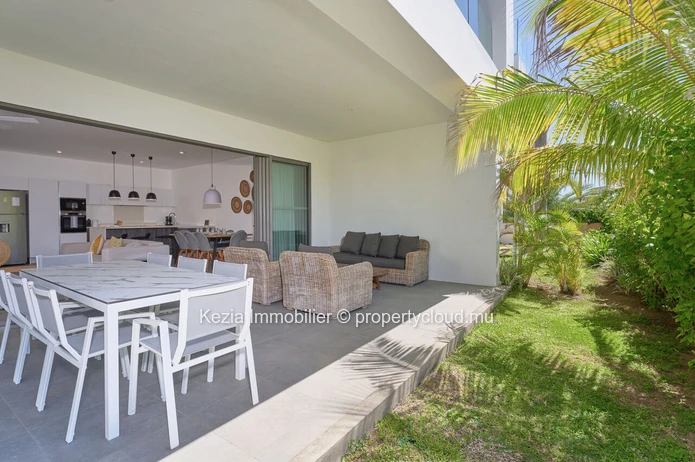 Contemporary Apartment With Large Terrace And Private Garden