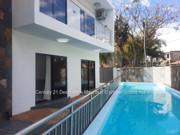 Brand new duplex villas with common pool and private gate