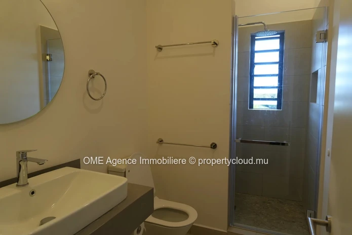 3-Bedroom Apartment with Terrace and Mountain Views
