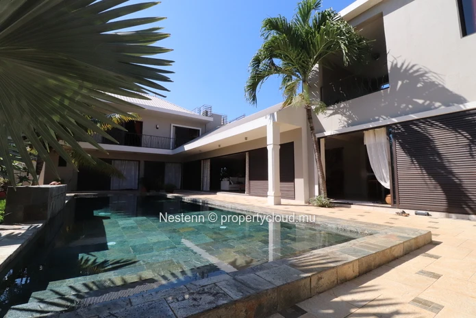 Domaine résidentiel avec 1 villa et 4 bungalows - Avec permis.