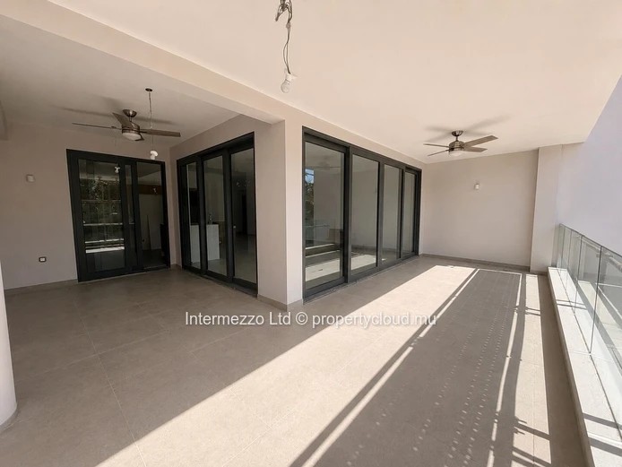 Appartement 3 chambres 147m² à Péreybère – 590 000€ | Livraison imminente | Plage privée à pied | Finitions haut de g...