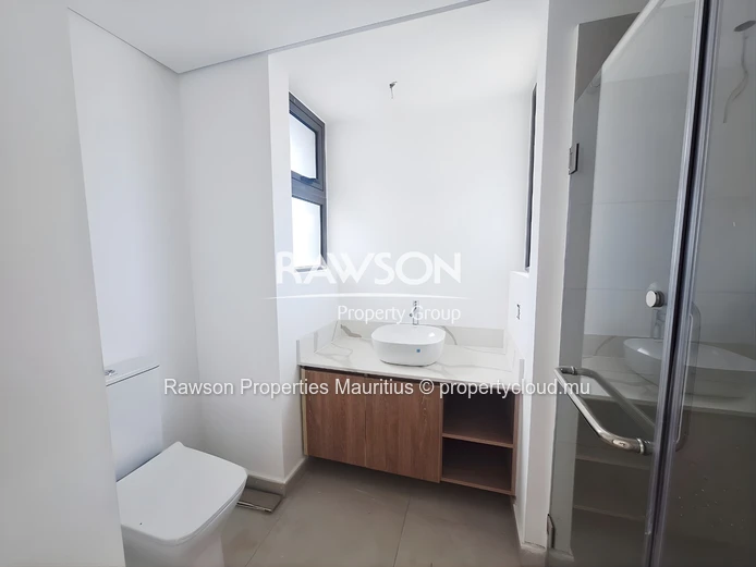 Modern Unfurnished 4-Bedroom Villa with Pool – West Coast Living